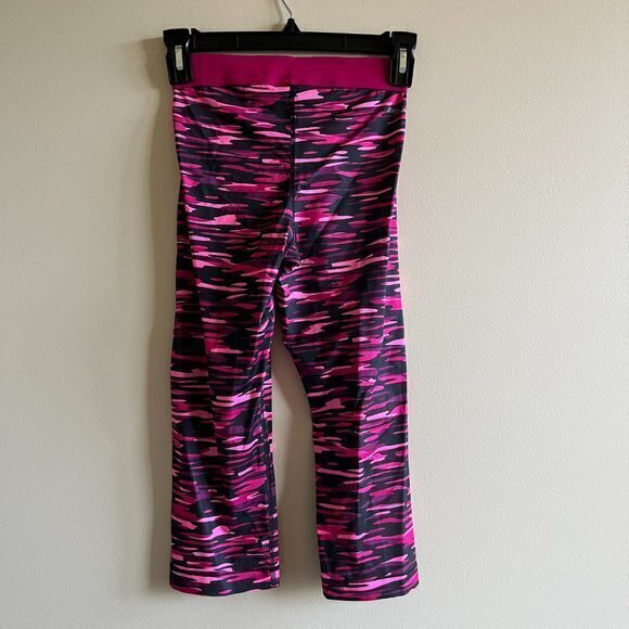 NIKE PRO Pink Camo Dri-Fit Capri Leggings Pants Womens Size XS Athletic Yoga - Picture 6 of 7
